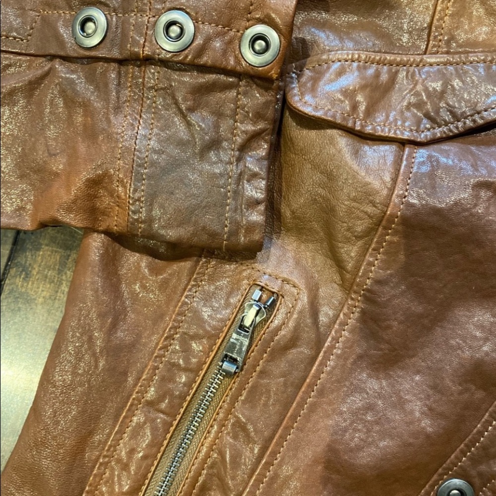 Like New Andrew Marc Leather Jacket size Medium - Picture 5 of 10